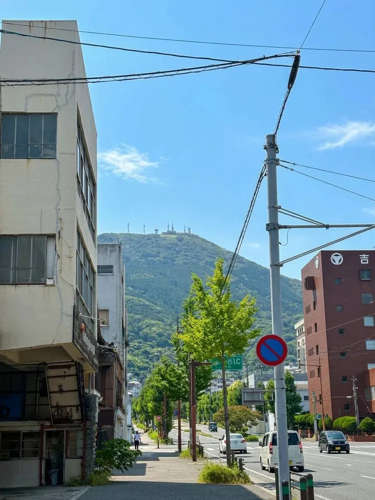 皿倉山を望む通り