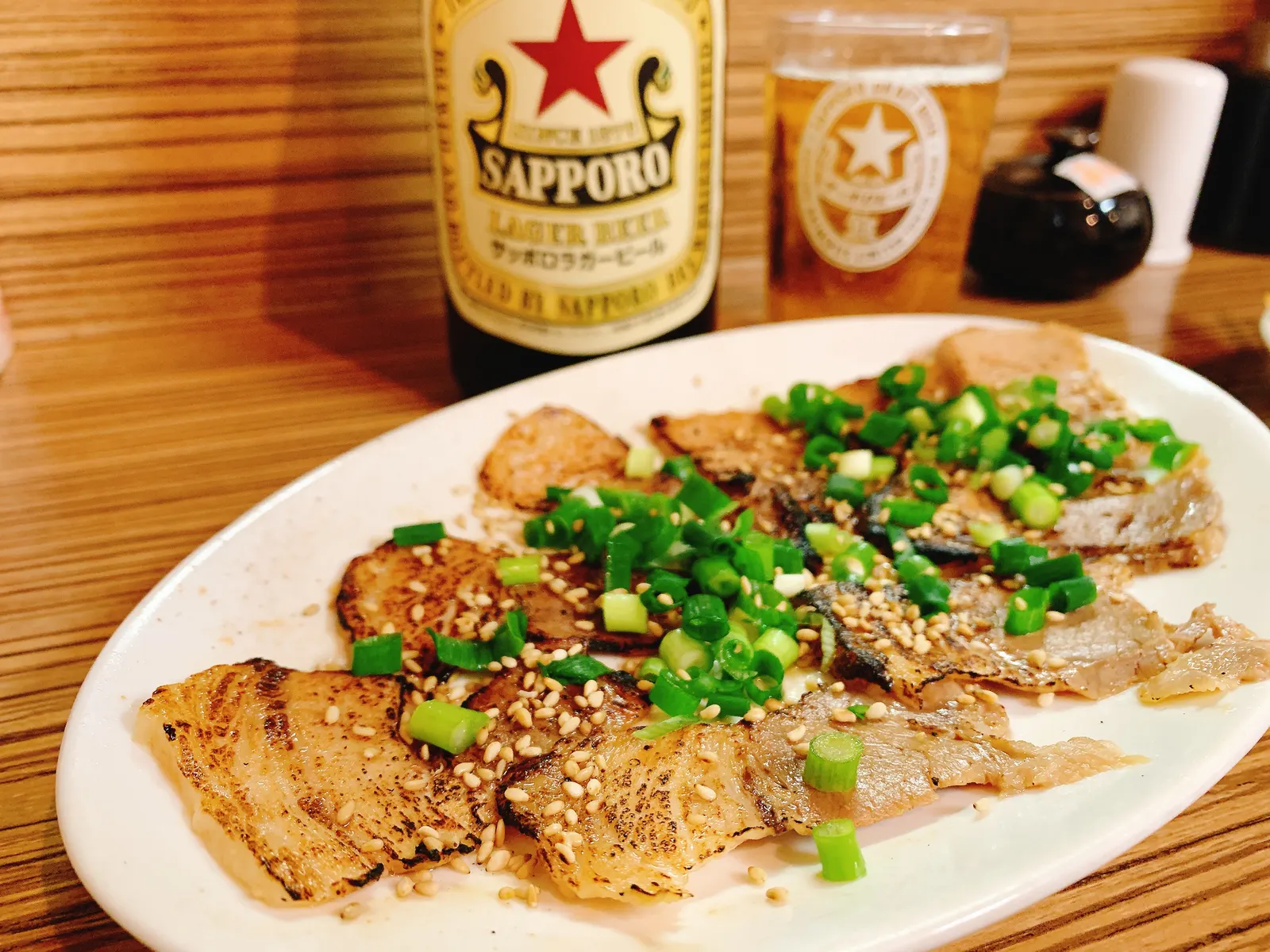 炙りチャーシューと瓶ビール